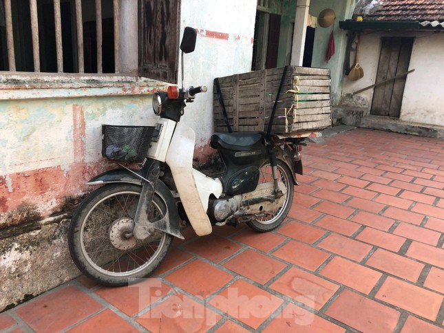 Trao học bổng tài năng cho thủ khoa khối A 'đạp xe giao trứng vịt' ảnh 8
