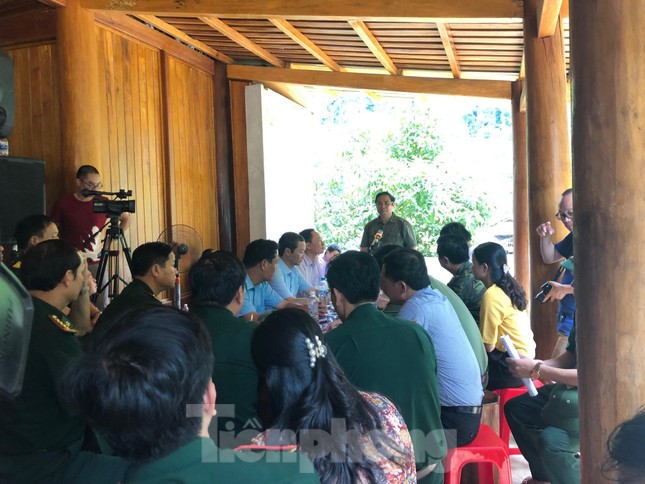 Trưởng ban Tổ chức Trung ương thăm hỏi, chỉ đạo khắc phục hậu quả mưa lũ ảnh 5