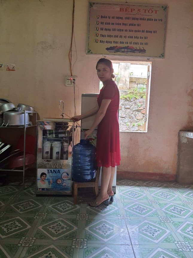 Hàng chục máy lọc nước sạch về với trẻ em vùng núi Thanh Hoá ảnh 4
