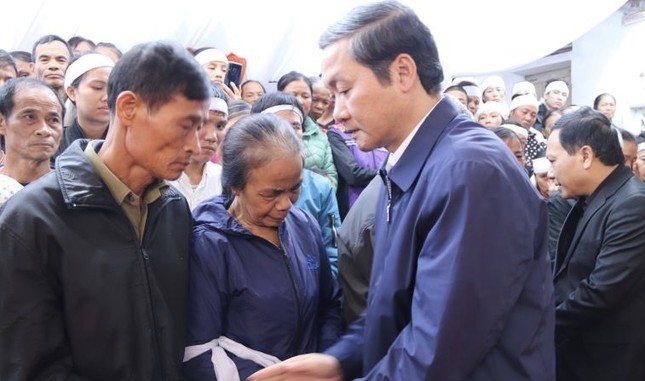 Xúc động lễ viếng 2 liệt sỹ hy sinh khi giúp dân khắc phục hậu quả lũ lụt ảnh 7