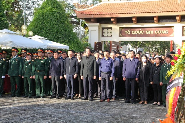 Xúc động lễ viếng 2 liệt sỹ hy sinh khi giúp dân khắc phục hậu quả lũ lụt ảnh 2