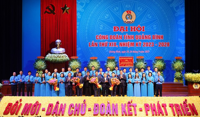 Ông Phạm Tiến Nam tái đắc cử Chủ tịch LĐLĐ tỉnh Quảng Bình ảnh 1