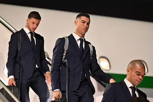 Ronaldo đáp chuyên cơ về lại Italia đòi nợ CLB cũ ảnh 2
