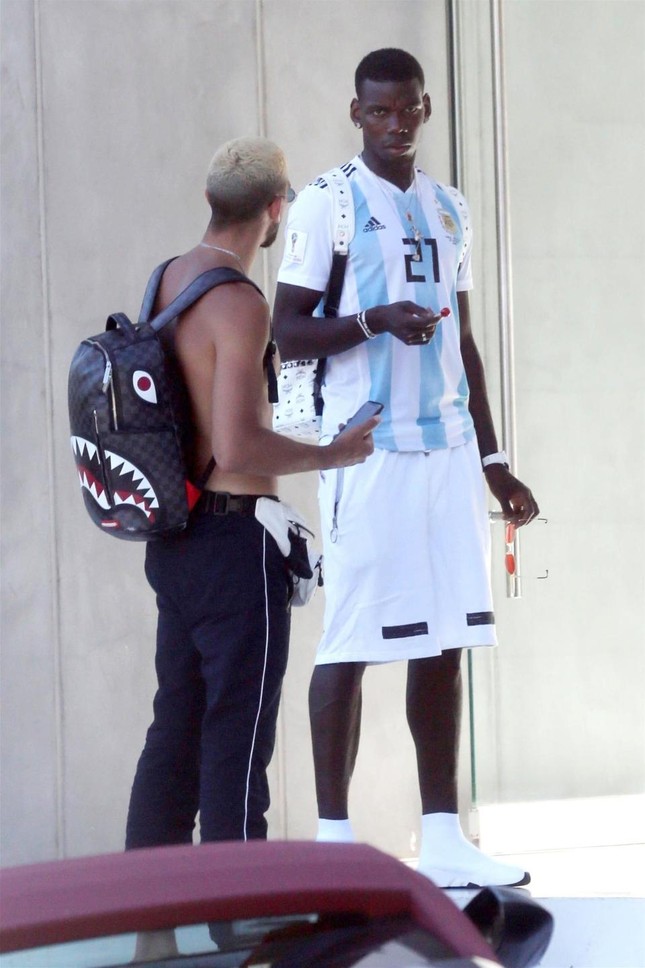Ngôi sao Pogba gây sốc khi mặc áo tuyển Argentina ảnh 1