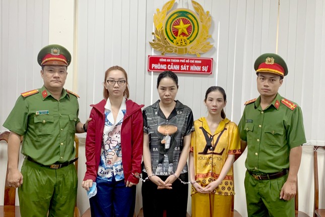 Quản lý nhà hàng điều nữ tiếp viên đi bán dâm tại các chung cư cao cấp ở TPHCM ảnh 1