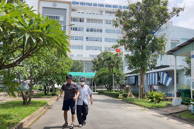 Điều tra vụ nam thanh niên ở TPHCM bị chém liệt nửa người ảnh 3