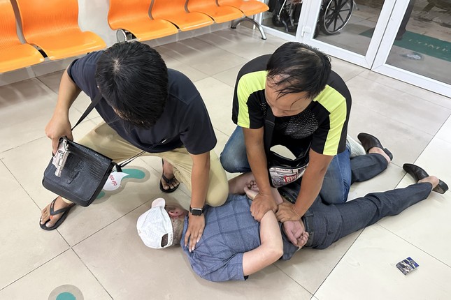 Đâm chết bạn nhậu vì bị đập ly bia vào đầu ảnh 2