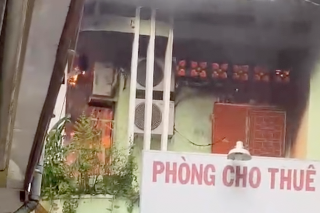 Cháy dữ dội trong nhà cho thuê ở TPHCM, 2 người tử vong ảnh 1