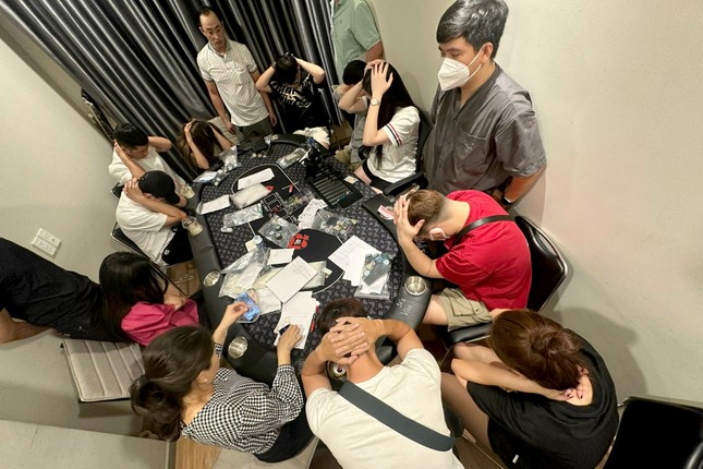 Phá sòng bài Poker tại chung cư cao cấp tại TPHCM ảnh 2