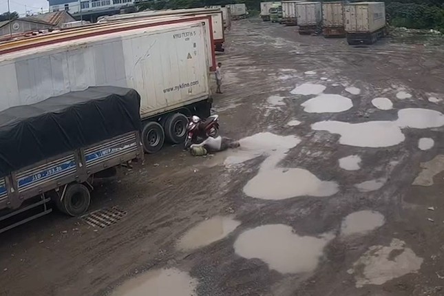 Điều tra vụ người phụ nữ bị sát hại trong chợ đầu mối ở TPHCM ảnh 1