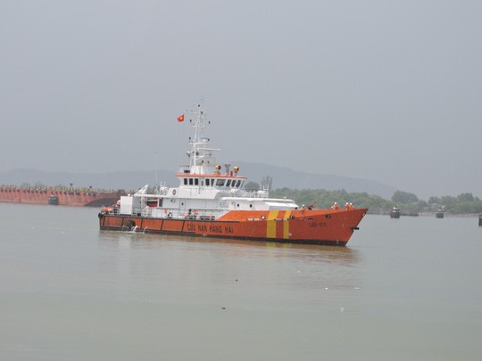 Tàu chìm trên biển Vũng Tàu, 8 ngư dân rơi xuống biển ảnh 1