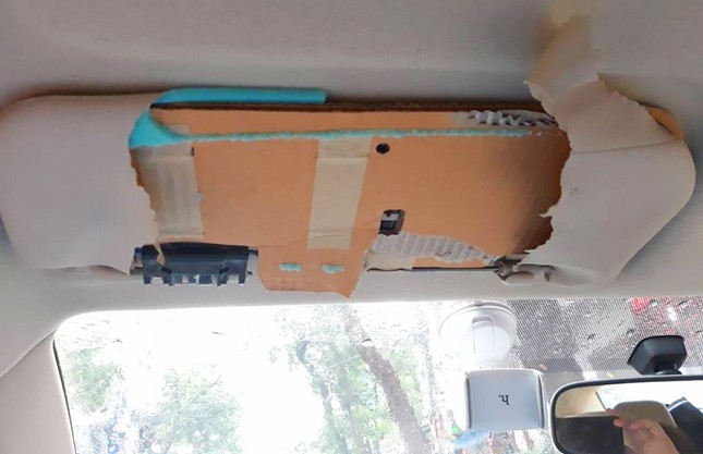 Khách Việt giật mình với tấm chắn nắng xe Vios làm từ 'bìa' carton ảnh 1