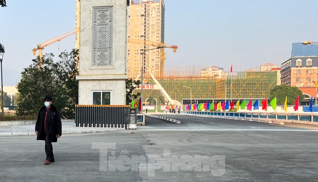 Những hành khách đầu tiên đi lại qua cửa khẩu Lào Cai sau gần 3 năm ảnh 9