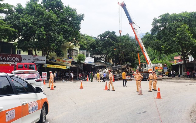 Tai nạn giao thông liên hoàn khiến 2 người tử vong ở Lào Cai ảnh 2