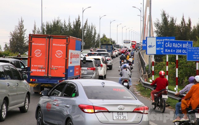 Vì sao cầu hơn 5.000 tỷ đồng nối Bến Tre - Tiền Giang làm mãi không xong? ảnh 4