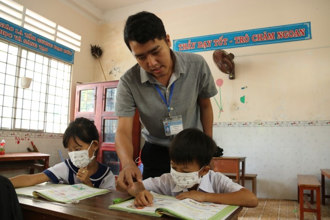 Chuyện những người 'gieo chữ’ trên đảo Hải Tặc ảnh 3