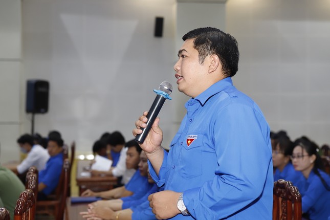 Chủ tịch UBND tỉnh Tiền Giang đối thoại với thanh niên về giải quyết việc làm, đào tạo nghề ảnh 2