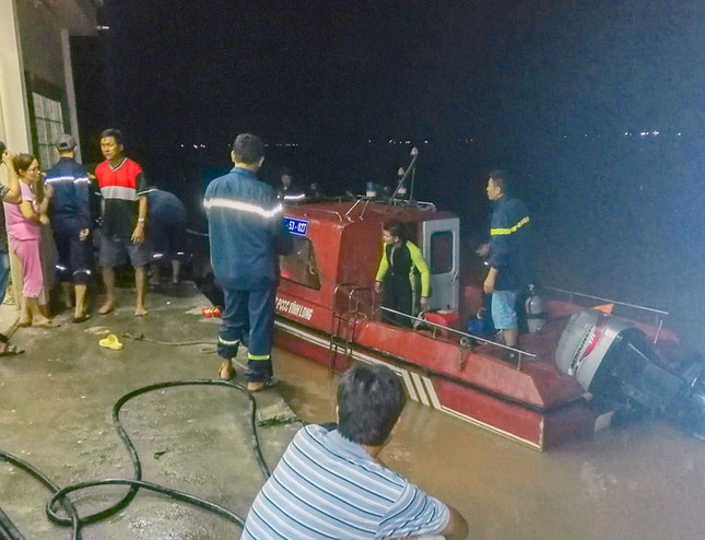 Về thăm người thân, một Việt kiều rơi xuống sông mất tích ảnh 1