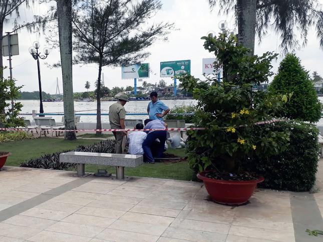 Đi dạo bến Ninh Kiều, bé gái bị điện giật bất tỉnh ảnh 2