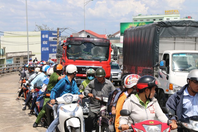 Cháy lớn cạnh chợ nổi Cái Răng, thiêu rụi nhiều căn nhà ảnh 8