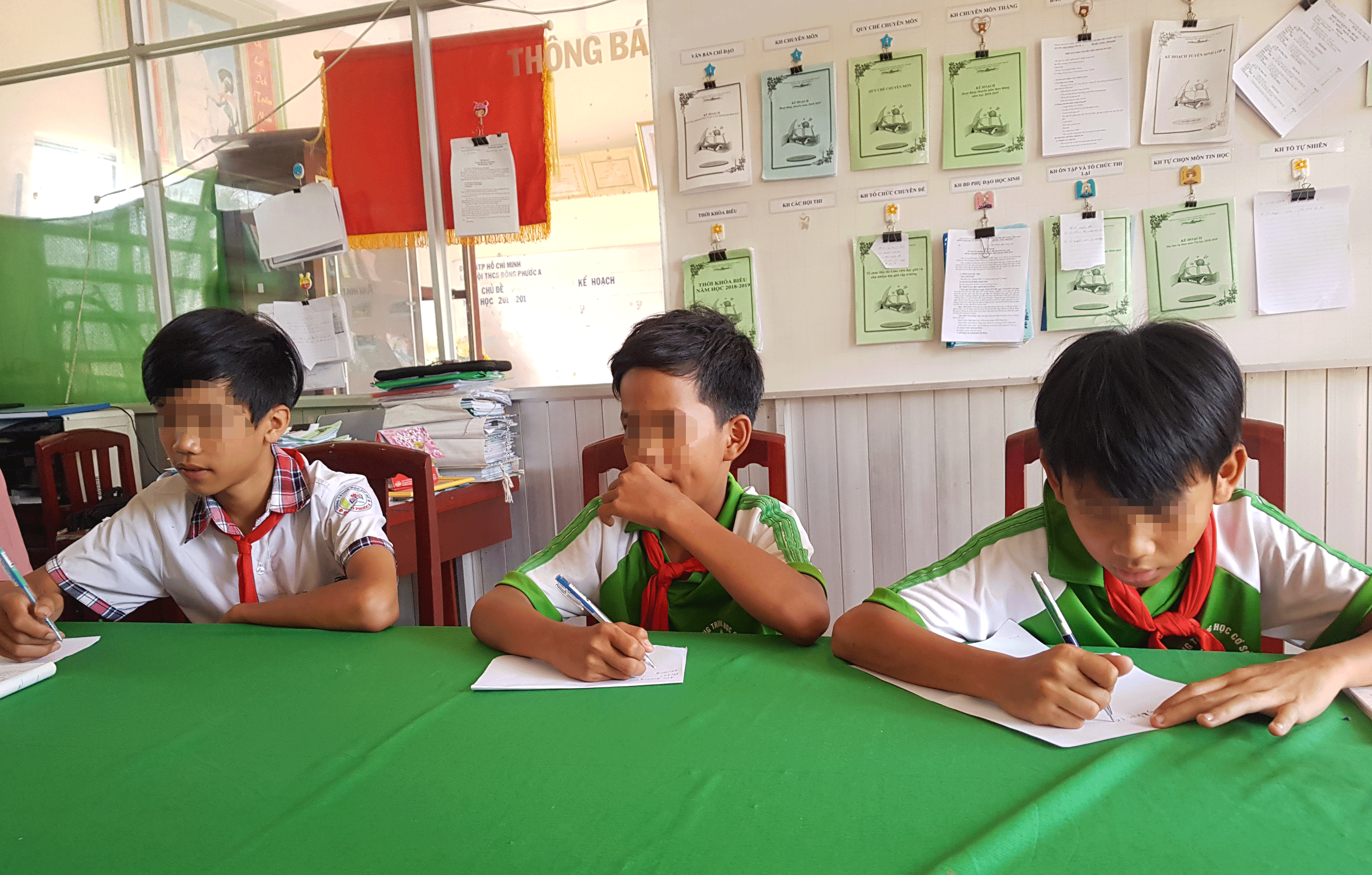 Hậu Giang: Học sinh lớp 6,7 trường chuẩn quốc gia đọc viết không sõi ảnh 1