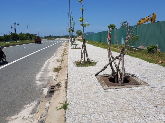 Hàng trăm nắp cống trên tuyến đường đẹp nhất đảo Phú Quốc bị trộm cắp ảnh 4