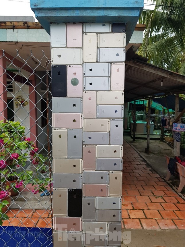 Ngôi nhà có hàng rào 'độc nhất vô nhị' được ốp hơn 2.000 vỏ điện thoại iPhone ảnh 11