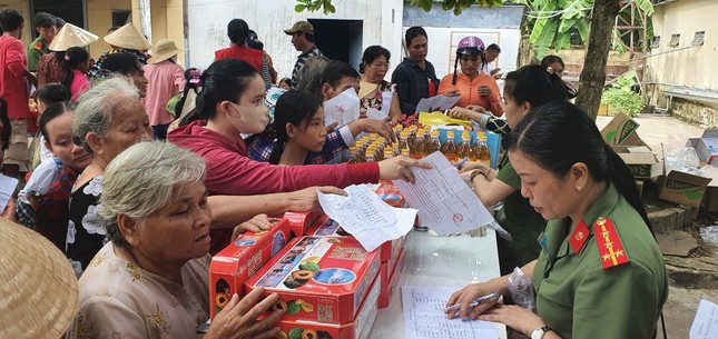 Phiên chợ ‘0 đồng’ hỗ trợ người nghèo ở Kiên Giang ảnh 2