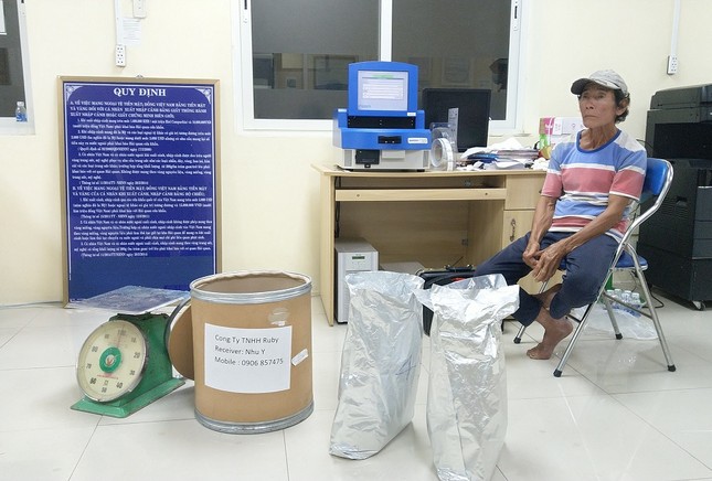 Thu hàng chục kg ma tuý cất giấu trong kho hàng gần biên giới An Giang ảnh 1