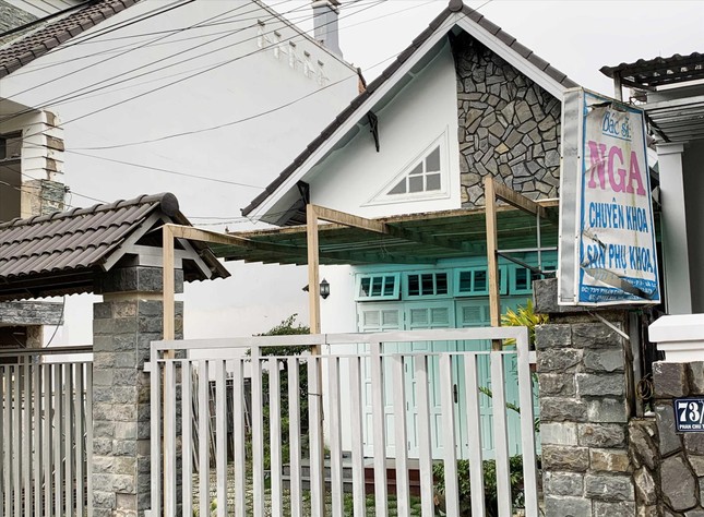 Vụ vợ giám đốc Sở Tư pháp Lâm Đồng bị bắt: Lợi dụng địa vị của chồng để lừa đảo? ảnh 1