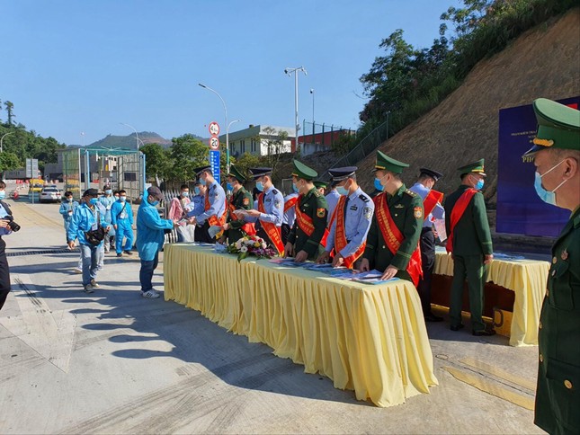 Dặm dài biên ải ảnh 1