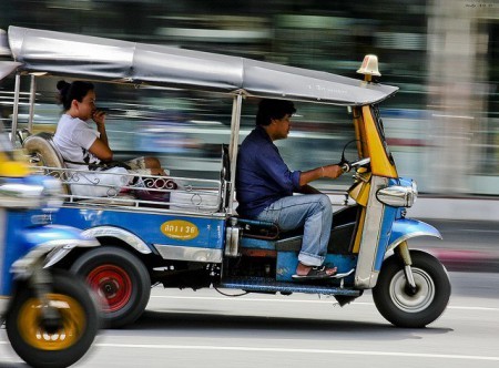 Tài xế Tuk Tuk tại Thái Lan “chuyển nghề” giao hàng tận nơi do không có khách ảnh 3