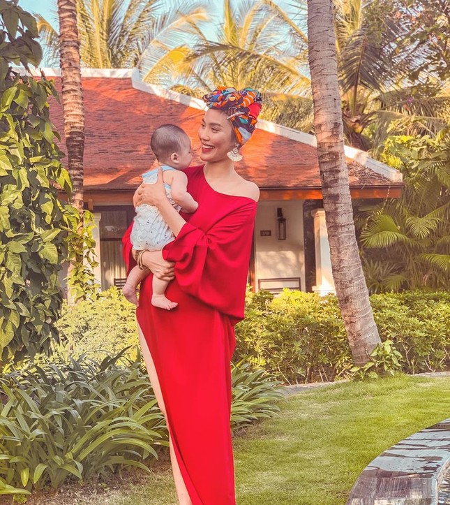 Sao Việt 24H: Đông Nhi tung ảnh đẹp như hoa, Lan Khuê có chuyến đi đầu tiên cùng quý tử ảnh 4