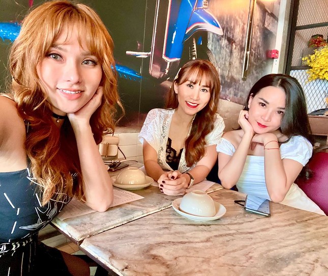 Sao Việt 24H: Đông Nhi tung ảnh đẹp như hoa, Lan Khuê có chuyến đi đầu tiên cùng quý tử ảnh 5