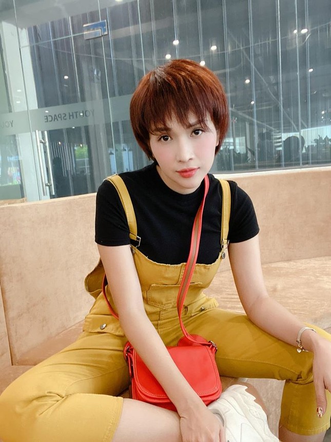 Sao Việt 24H: Bảo Thy khoe dáng ở biển, Hương Tràm ra mắt ca khúc mới mà cực quen ảnh 2