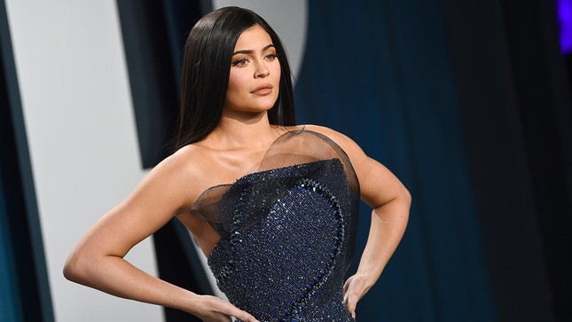 Sốc: Kylie Jenner bị tạp chí Forbes thẳng tay tước danh hiệu tỷ phú tự thân ảnh 3