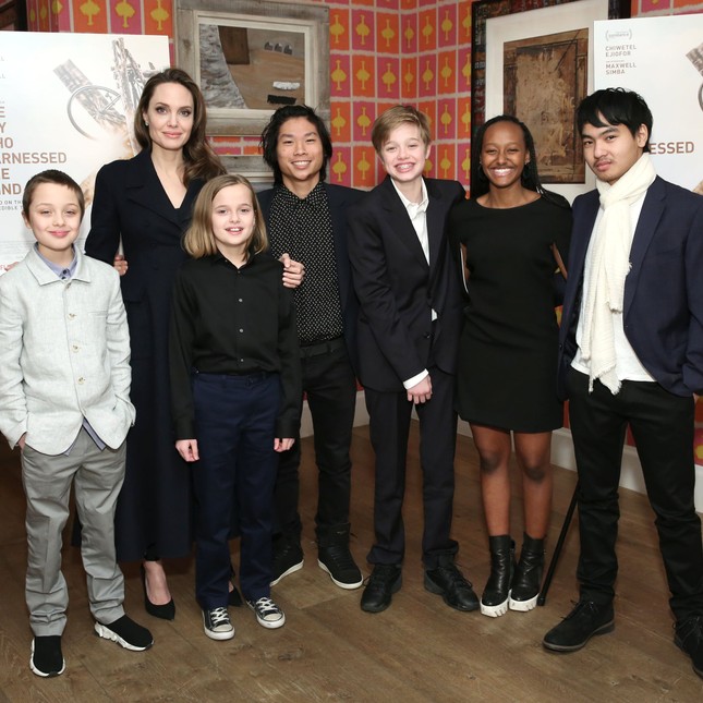 Dẫu bố mẹ ly hôn, các con nhà Brad Pitt - Angelina Jolie vẫn đón sinh nhật bên nhau ảnh 2