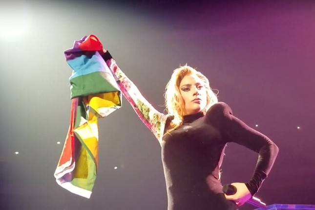 Loạt sao US&UK lan tỏa tình yêu đến cộng đồng LGBT+ trong “Tháng Tự Hào“ ảnh 4