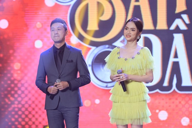 Hậu sóng gió tình cảm, Hương Giang sánh đôi cùng MC Anh Tuấn trong show âm nhạc ảnh 3