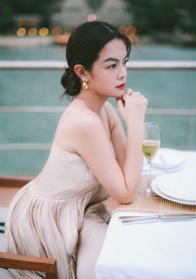 Phạm Quỳnh Anh nối tiếp loạt hit “Tình Yêu Cao Thượng” với lá thư gửi người đến sau ảnh 2