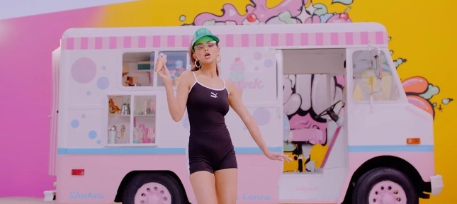 Xem MV BLACKPINK, fan ngây ngất trước nhan sắc ngày một thăng hạng của Selena Gomez ảnh 7