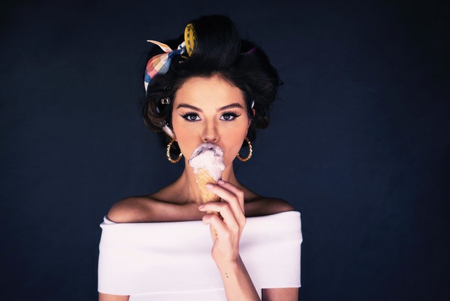 Xem MV BLACKPINK, fan ngây ngất trước nhan sắc ngày một thăng hạng của Selena Gomez ảnh 3