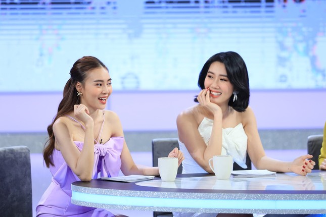 “Chị Em Chúng Mình“: 17 tuổi vẫn chưa dậy thì, Hari Won từng muốn làm đàn ông ảnh 2