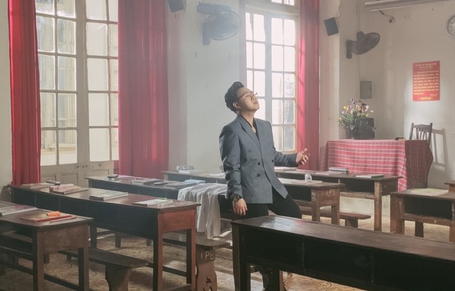 Ngỡ ra mắt MV ngôn tình, Trung Quân “bẻ lái” kể câu chuyện thanh xuân đầy thổn thức ảnh 5