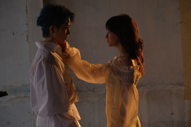 Giải mã loạt ẩn ý đằng sau những cảnh ngọt ngào của Gil Lê và nữ chính trong MV mới ảnh 6