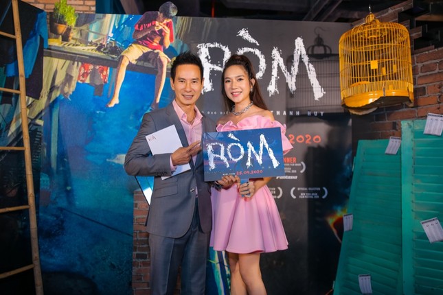 Mỹ Tâm, vợ chồng Thu Trang - Tiến Luật đến chúc mừng phim “Ròm” ra mắt đầy cảm xúc ảnh 9