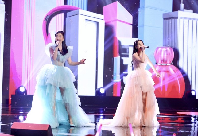 Khoảnh khắc chuyển giao thế hệ “Công chúa TeenPop“: Bảo Thy “trao vương miện” cho AMEE ảnh 4