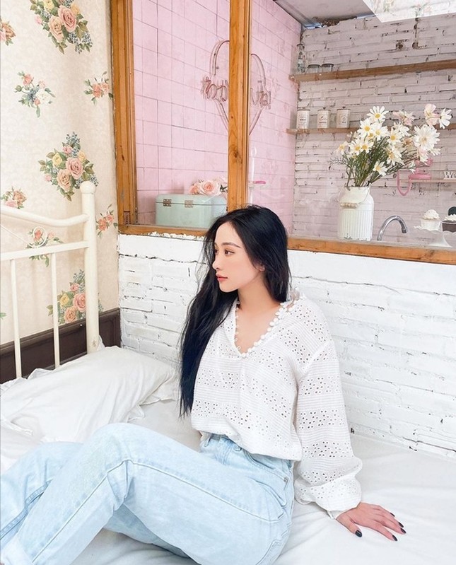 Jun Vũ đảm nhận vai hồ ly mê hoặc trai đẹp Isaac trong MV đậm màu liêu trai ảnh 1