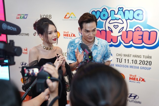 Cùng nhau làm “cố vấn tình yêu” nhưng Sam “tố” Ngô Kiến Huy vẫn trong tình trạng “ế” ảnh 3