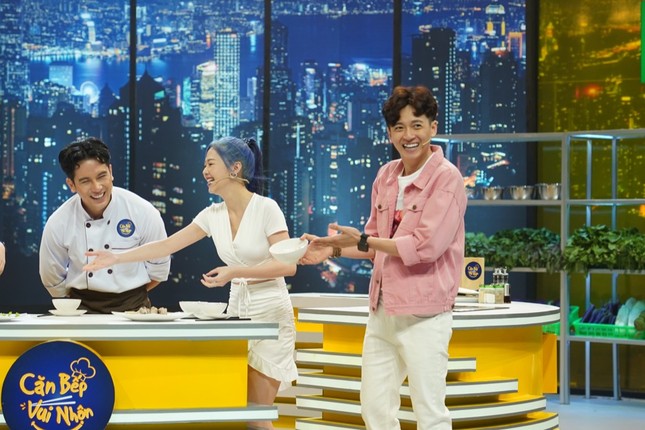 Osad “ngớ người” khi nghe Sam và Liz Kim Cương “thuyết minh” công thức nấu ăn ảnh 4